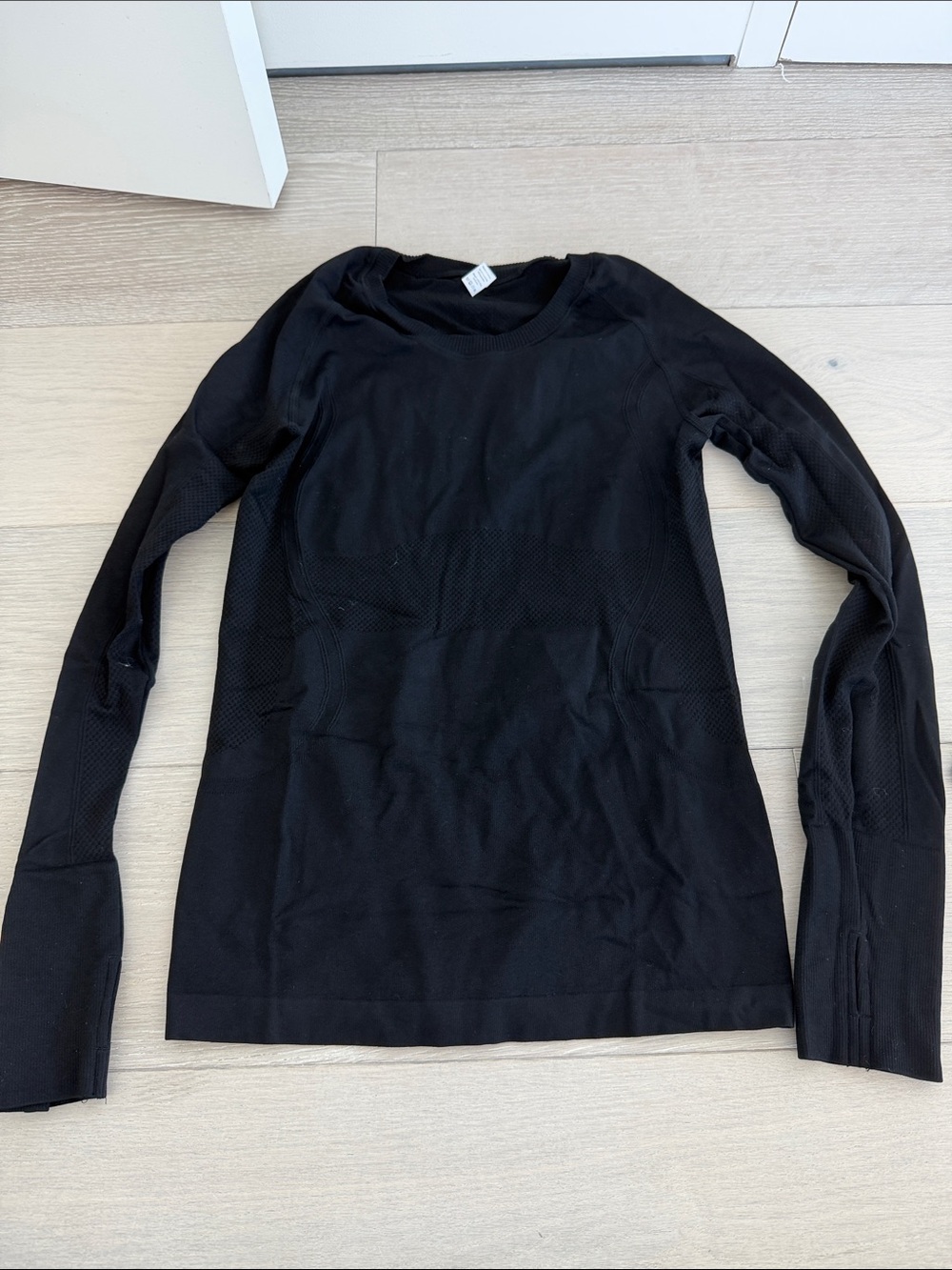 Black Long-Sleeve Seamless Performance Tee